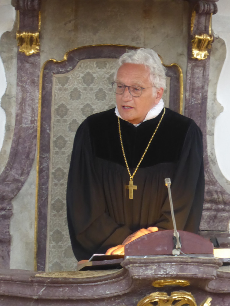 Regionalbischof Axelpiper auf der Kanzel der Dreifaltigkeitksirche